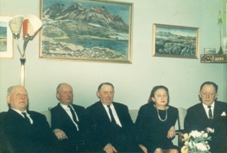 Mynd af börnum Þorbjargar og Benedikts á efri árum. Talið frá vinstri: Steinólfur, Gísli, Sigvarður, Guðlaug og Gunnsteinn. Mynd af börnum Þorbjargar og Benedikts á efri árum. Talið frá vinstri: Steinólfur, Gísli, Sigvarður, Guðlaug og Gunnsteinn.