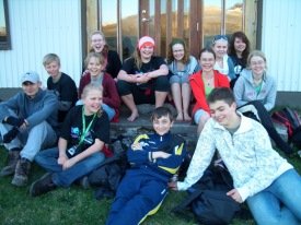 Allur hópurinn á tröppunum