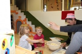 Spilað á leikskólanum