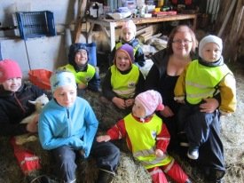 Hópurinn í hlöðunni hjá Jökli