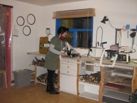 Bryndís á smíðaverkstæðinu