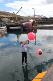 Ásgrímur hendir Einari Magna með stæl í sjóinn