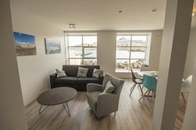 Úr íbúðinni í gamla vinnslusalnum