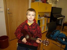 Michal með ukuleleið sitt