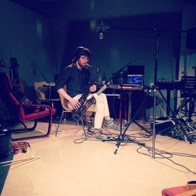 Tumi Árnason mundar saxann í listaverksmiðjunni