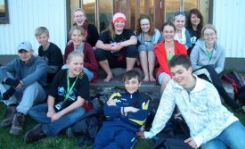 Allur hópurinn á tröppunum