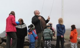 Jón og leikskólakrakkarnir með Bláfánann