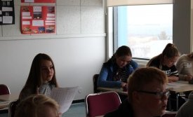 Nanna að æfa sig í japönsku