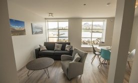 Úr íbúðinni í gamla vinnslusalnum