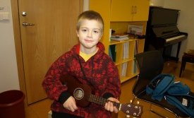 Michal með ukuleleið sitt