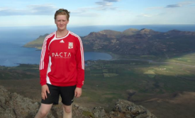 Magnús Þorri með fréttasvæðið í bakgrunni